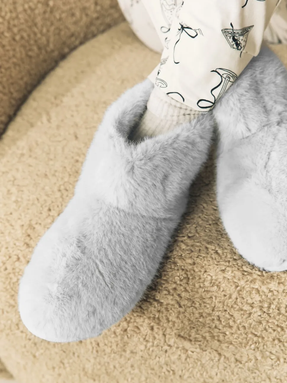 Gris - Chaussons style boots en fausse fourrure