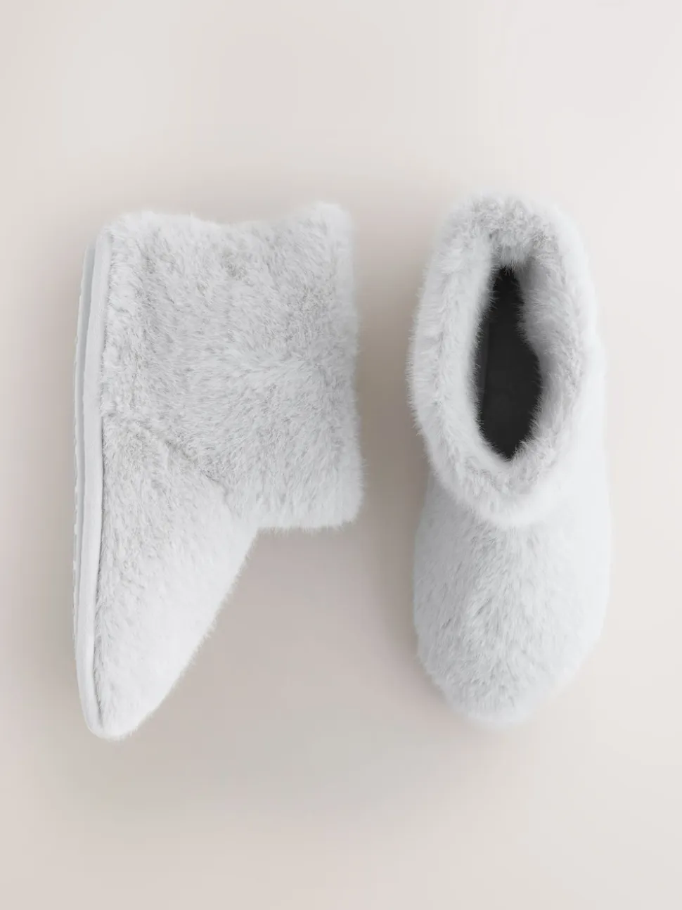 Gris - Chaussons style boots en fausse fourrure