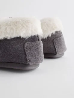 Gris - Chaussons style mocassins en daim