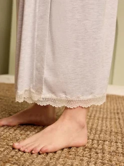 Gris - Peignoir Laura Ashley en modal bordé de dentelle