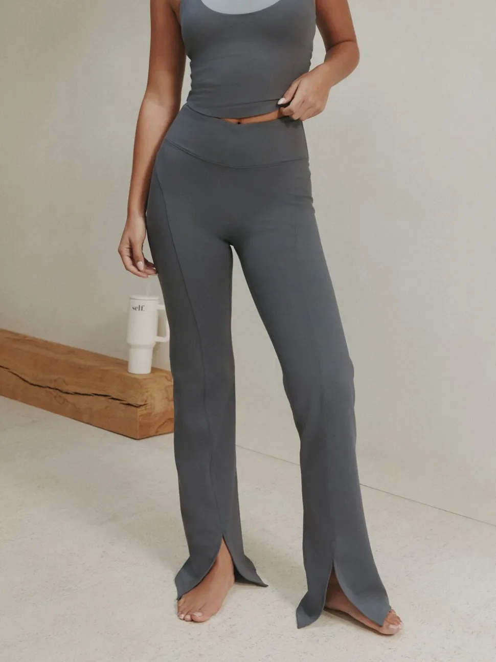 Gris - soi-même. Leggings évasés taille haute