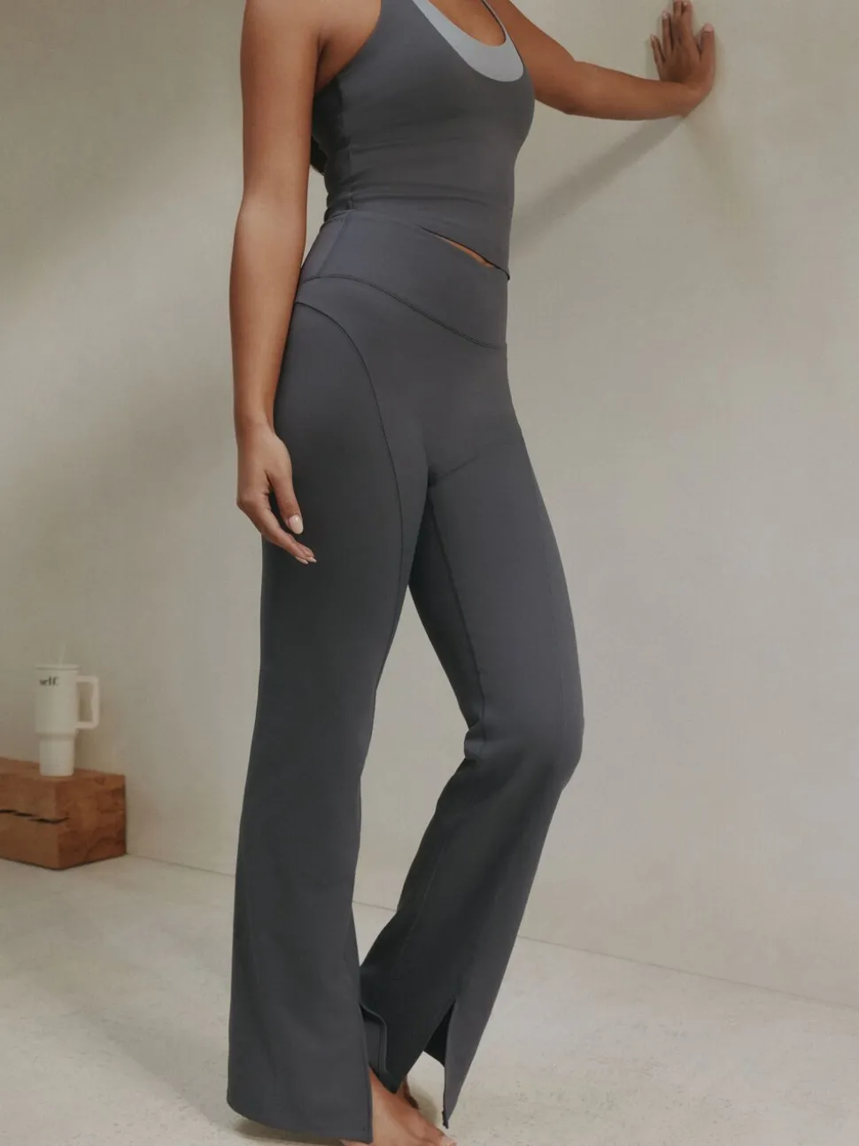Gris - soi-même. Leggings évasés taille haute