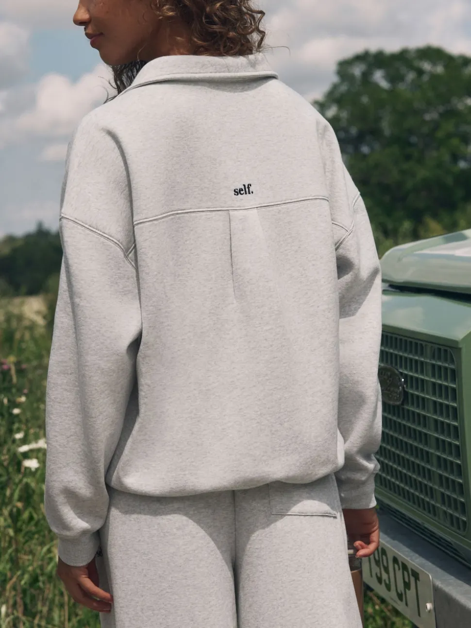 Gris - soi-même. Sweat de rugby