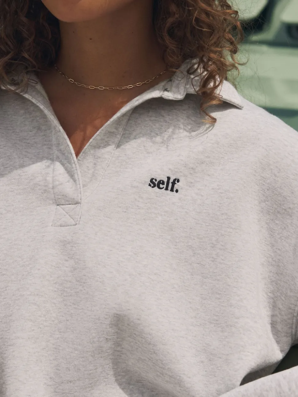 Gris - soi-même. Sweat de rugby
