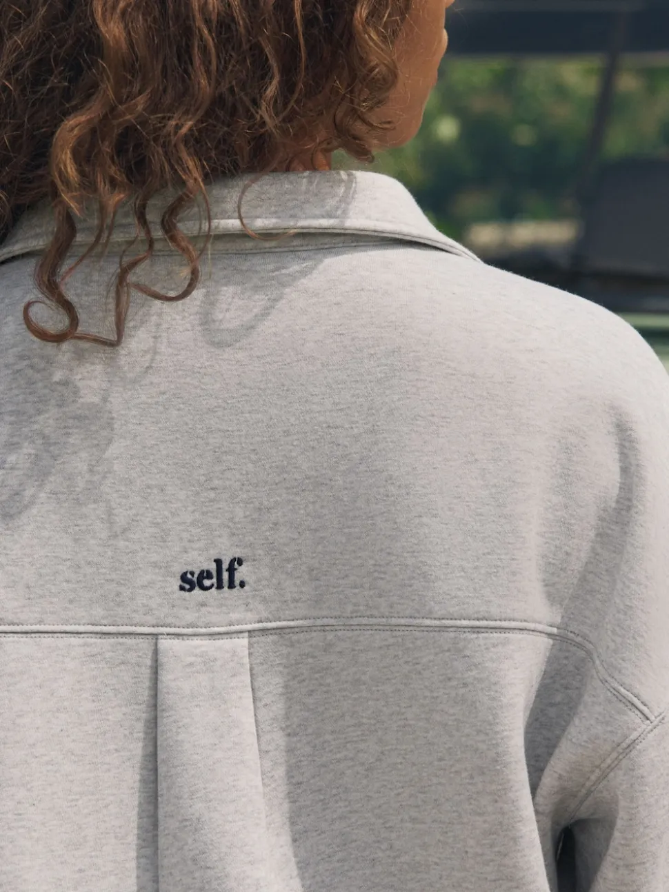 Gris - soi-même. Sweat de rugby