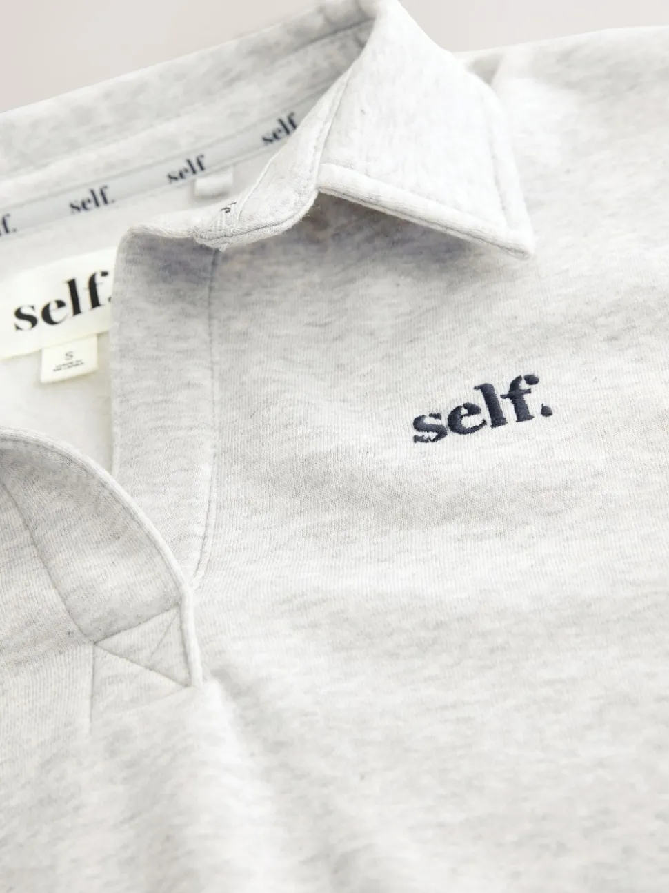 Gris - soi-même. Sweat de rugby