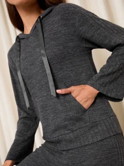 Gris - Sweat-shirt à capuche d’intérieur Lipsy côtelé