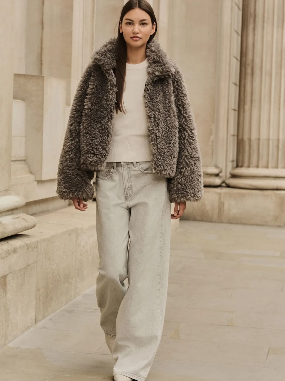 Gris - Veste zippée à col cheminée en fausse fourrure