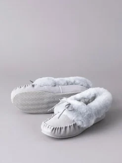 Gris clair - Chaussons style mocassins en peau de mouton Lakeland Leather femme
