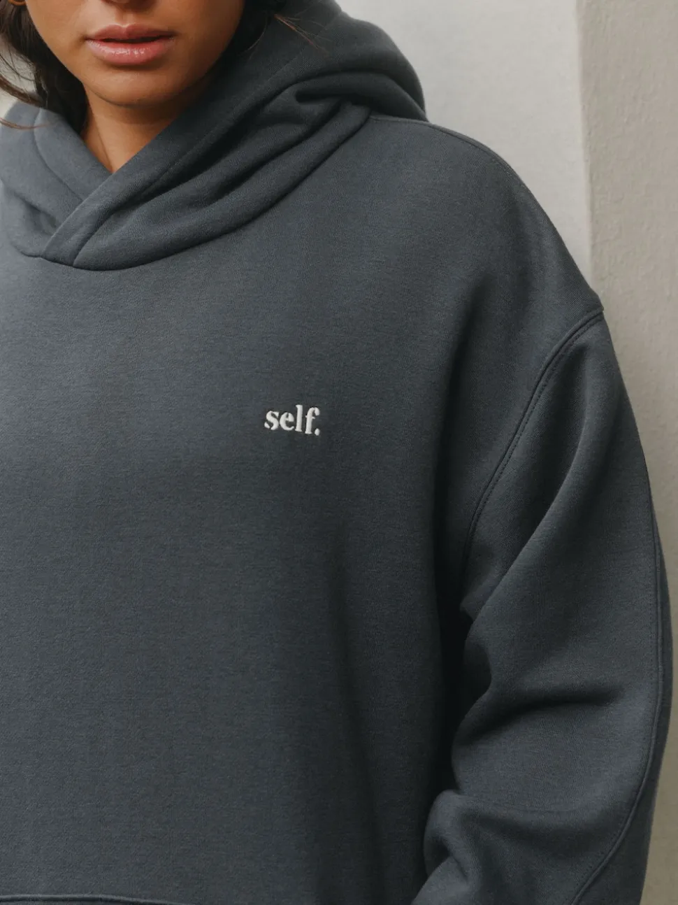 Gris de charbon de bois - soi-même. Capuche
