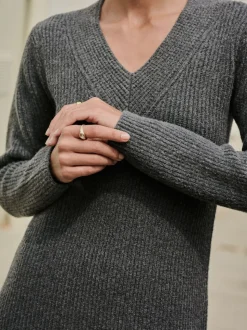 Gris de charbon de bois - Robe mi-longue très douce à col en V en laine
