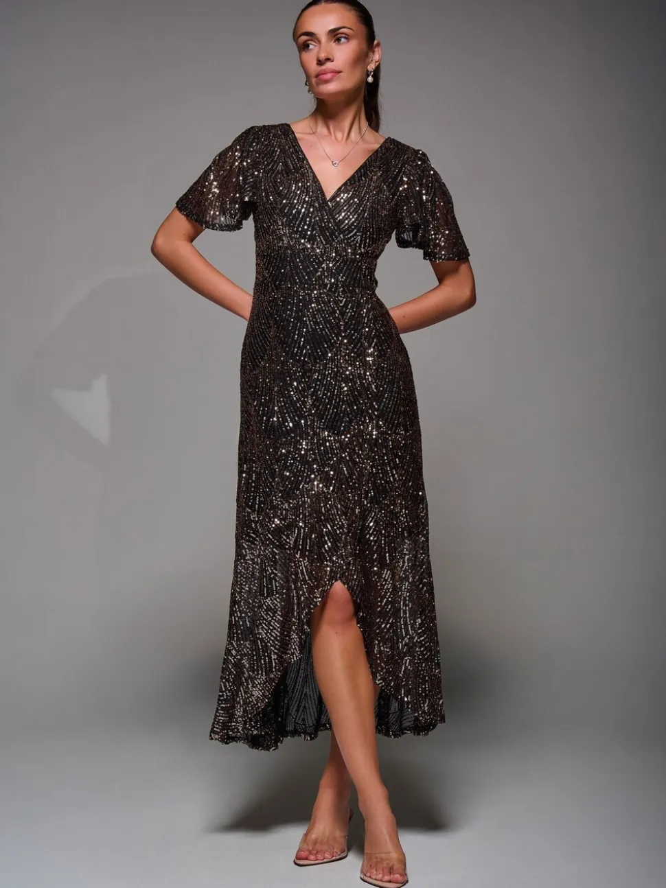 Ground noires - Robe longue Jolie Moi à manches ange à sequins et ourlet à volants