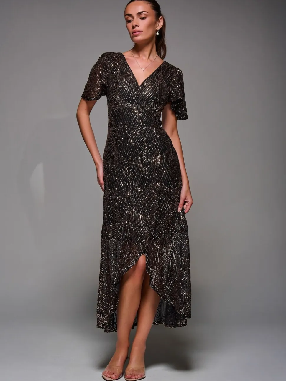 Ground noires - Robe longue Jolie Moi à manches ange à sequins et ourlet à volants