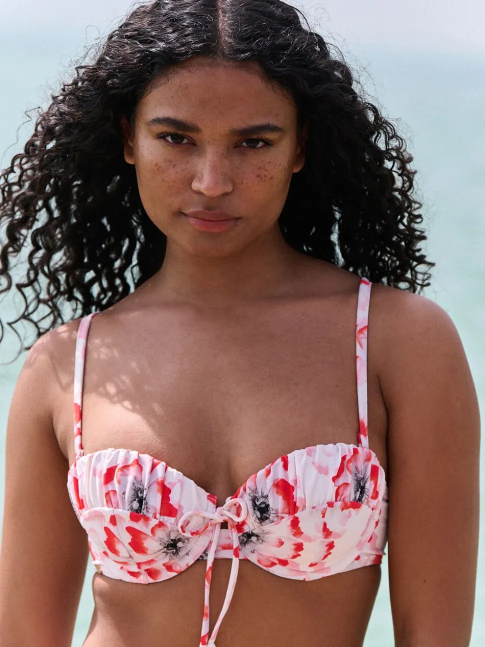 Haut blanc de bikini à armatures à fleurs B by Ted Baker