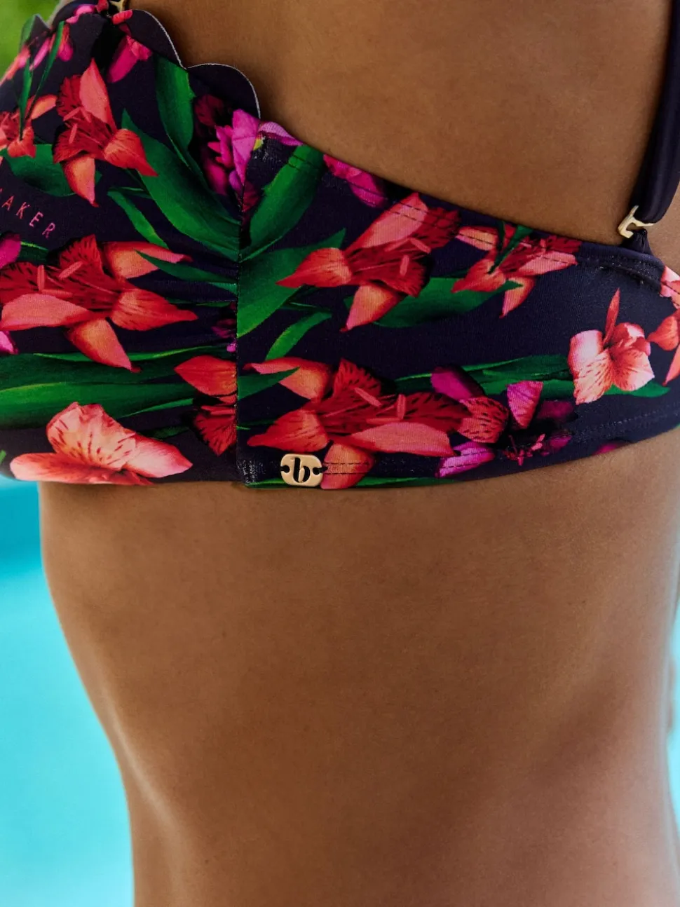 Haut de bikini bandeau B by Ted Baker bleu marine Fleuri et dos nu