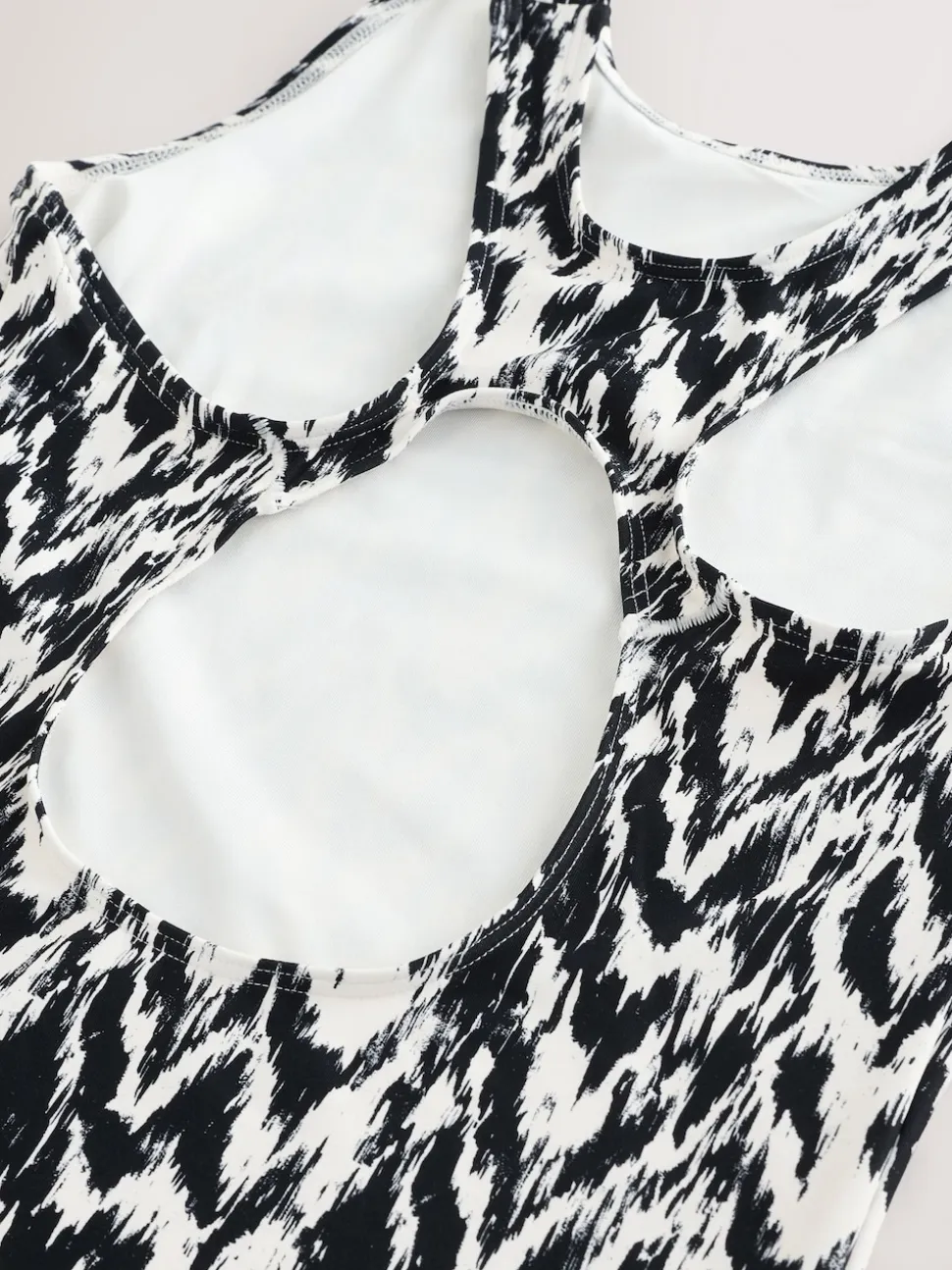 Ikat noir/crème - Maillot de bain Essential galbant le col haut