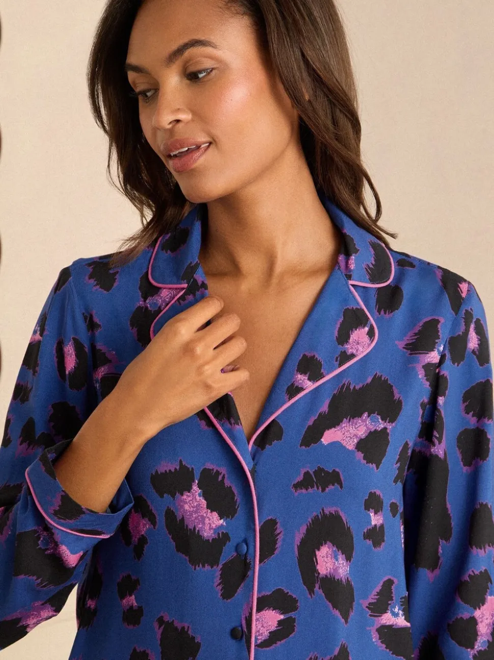 Impression Léopard Bleu - Love & Roses Ensemble pyjama court boutonné