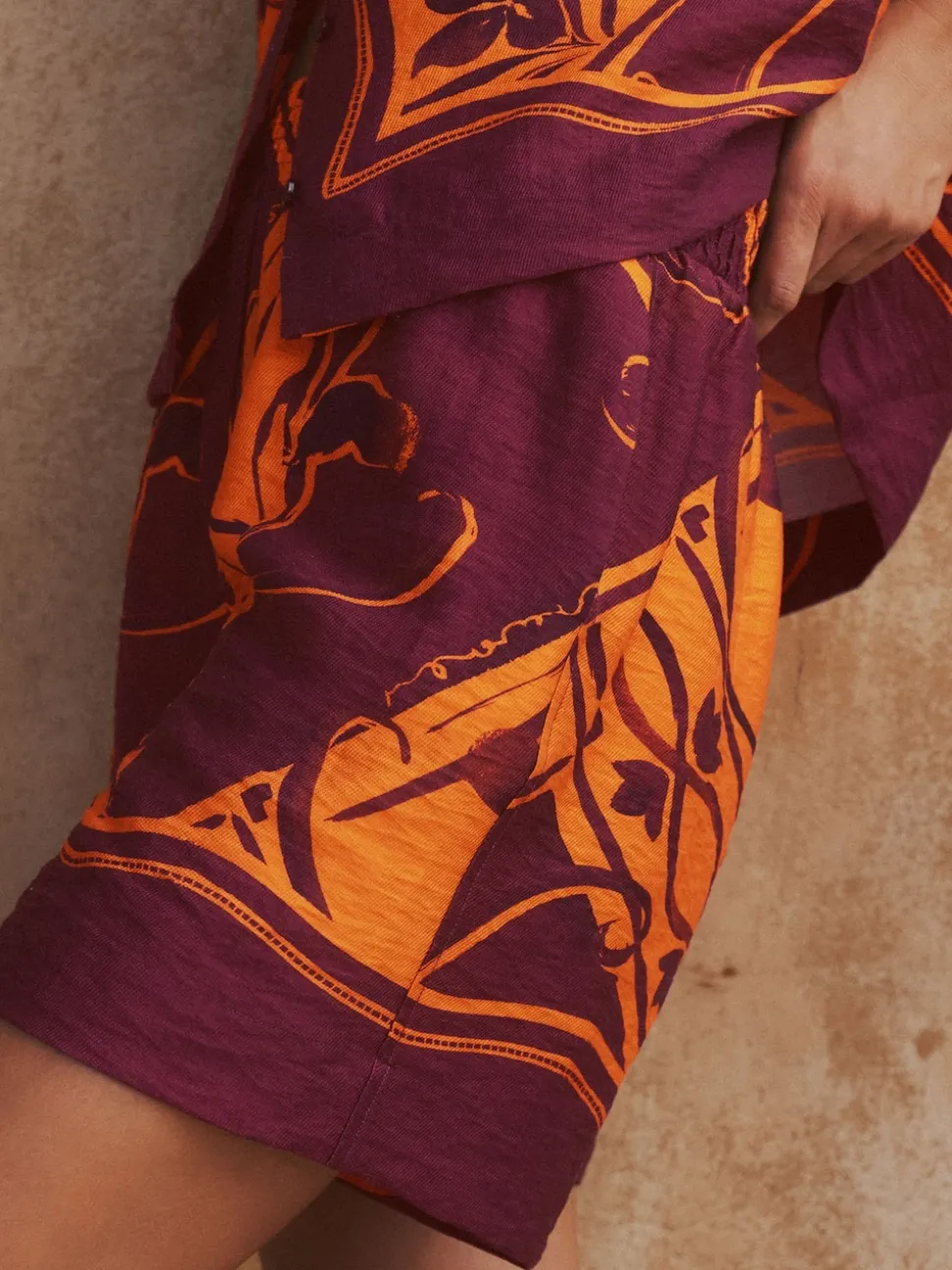 Imprimé bordures exotiques orange/bordeaux - Short de villégiature à taille élastique