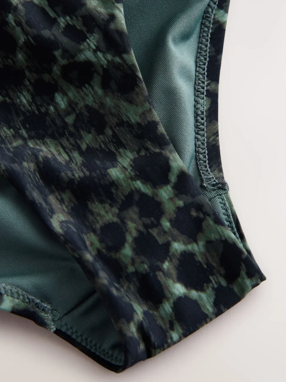 Imprimé léopard vert/noir - Bas de bikini froncé