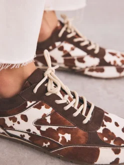 Imprimé vache - Baskets slim en cuir haut de gamme à lacets