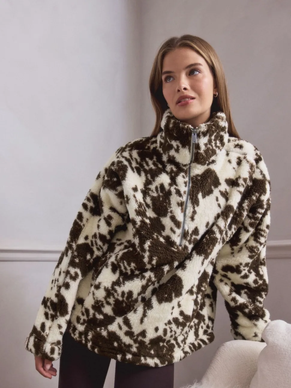 Imprimé vache Marron - Polaire en imitation peau de mouton à col zippé