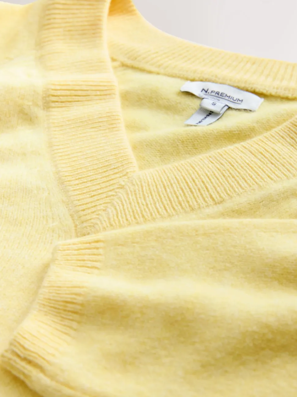 Jaune clair - Pull N.Premium 100% laine mérinos à col en V
