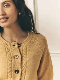 jaune ocre - Cardigan Laura Ashley en maille torsadée