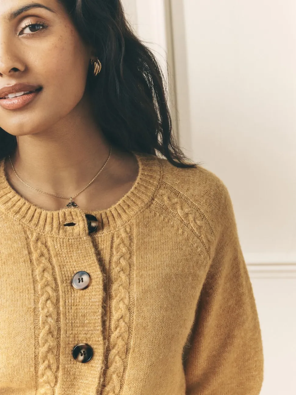 jaune ocre - Cardigan Laura Ashley en maille torsadée