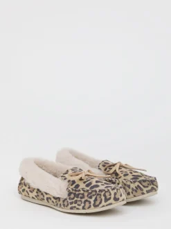 JD Williams Chaussons classiques en daim style mocassin