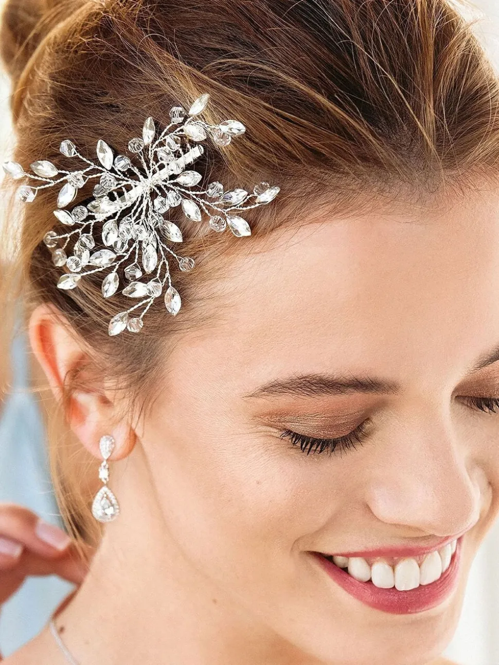 Jon Richard Collier et boucles d'oreilles assortis en cristal clair pavé 3 Tier Silhouette en A Drop