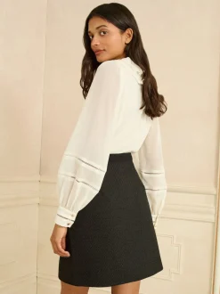Jupe courte Love & Roses en boucle festonnée