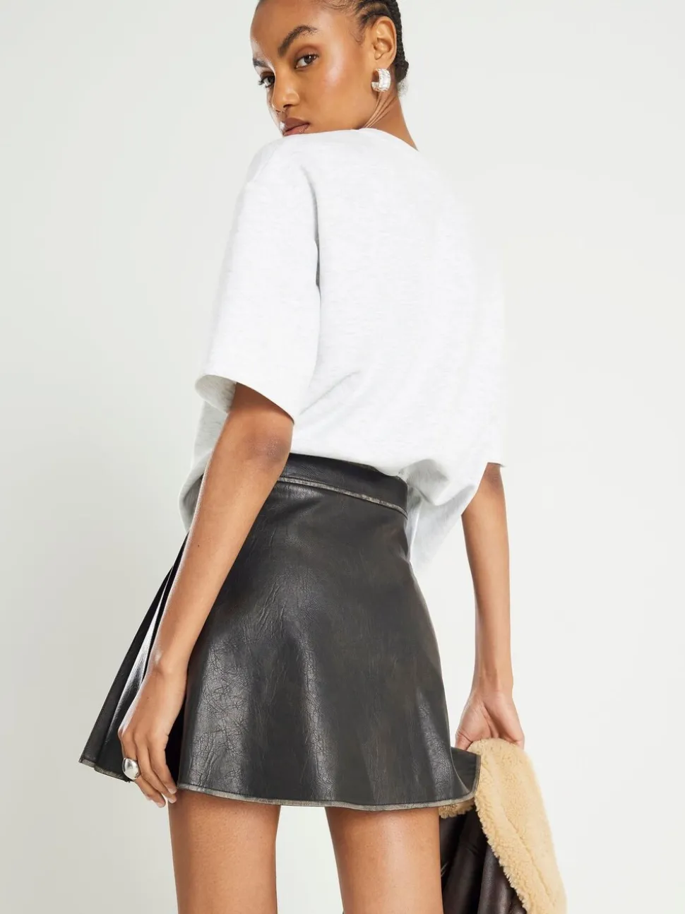 Jupe courte River Island plissée en similicuir en détresse