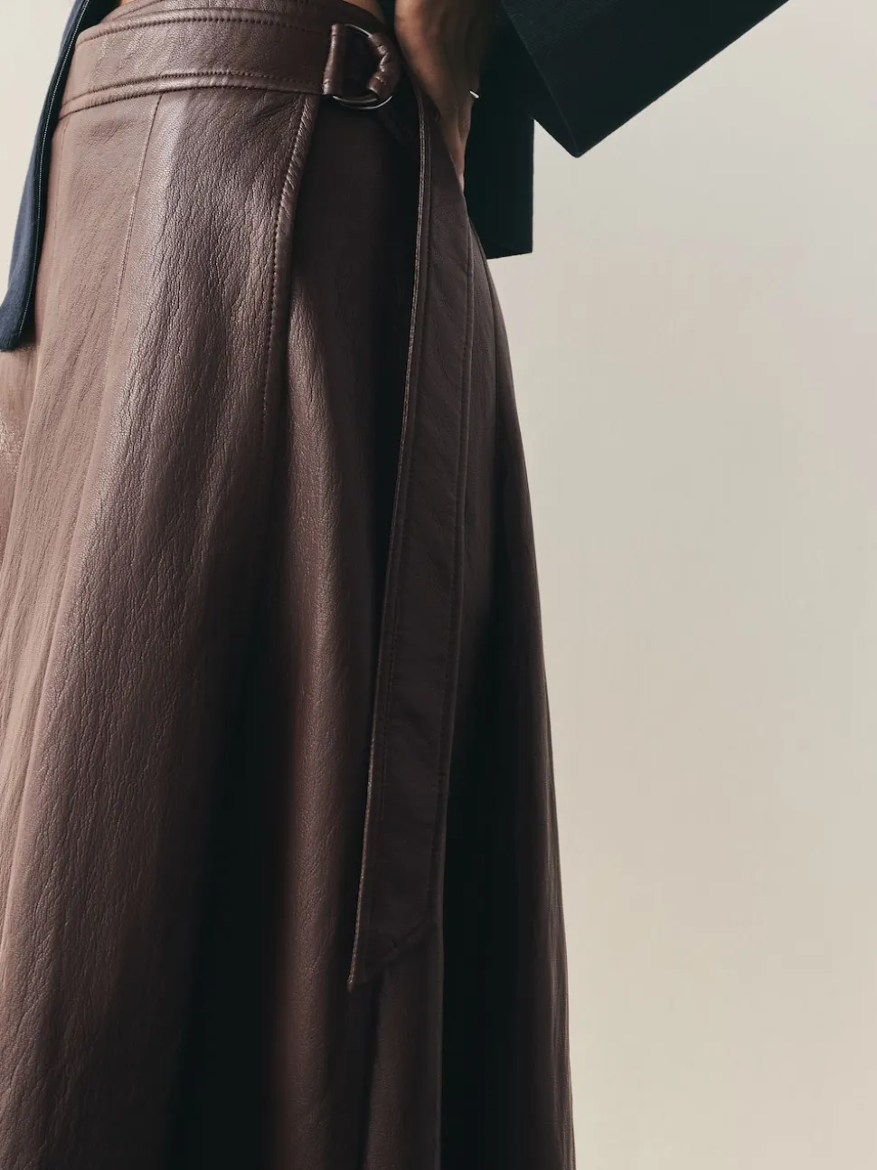 Jupe Kilt mi-longue Nodinary en similicuir