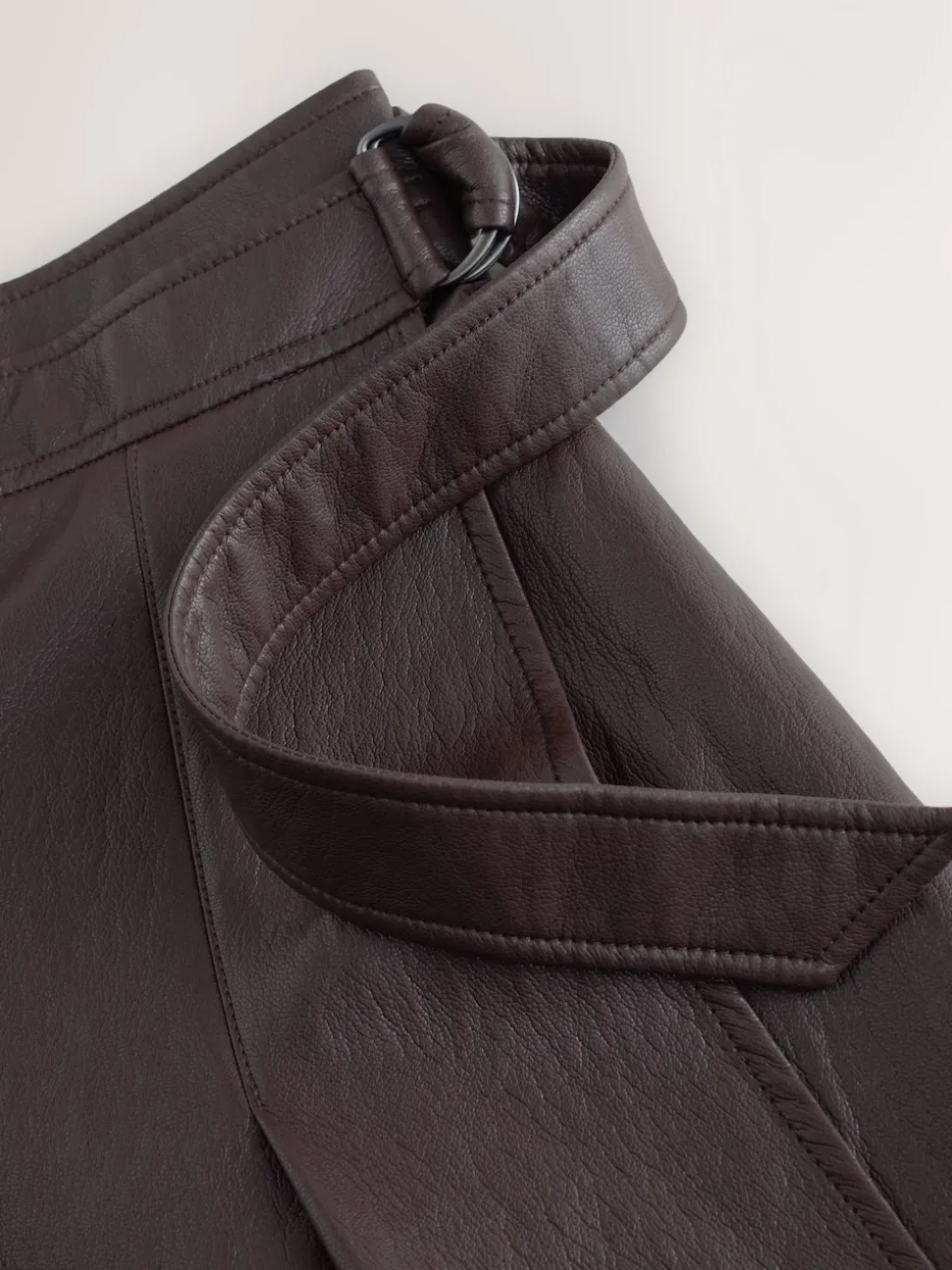 Jupe Kilt mi-longue Nodinary en similicuir