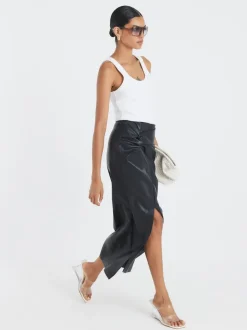 Jupe mi-longue River Island en similicuir à côtés torsadés