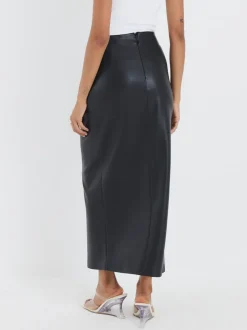 Jupe mi-longue River Island en similicuir à côtés torsadés