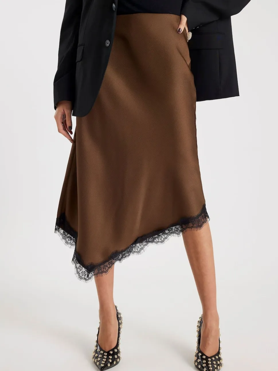 Jupe River Island asymétrique en satin bordée de dentelle