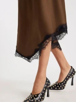 Jupe River Island asymétrique en satin bordée de dentelle
