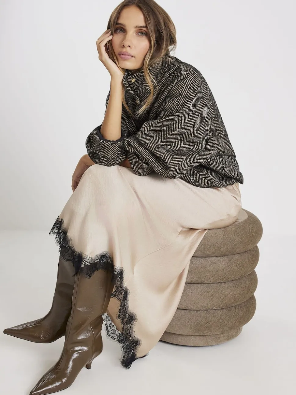Jupe River Island en satin avec dentelle