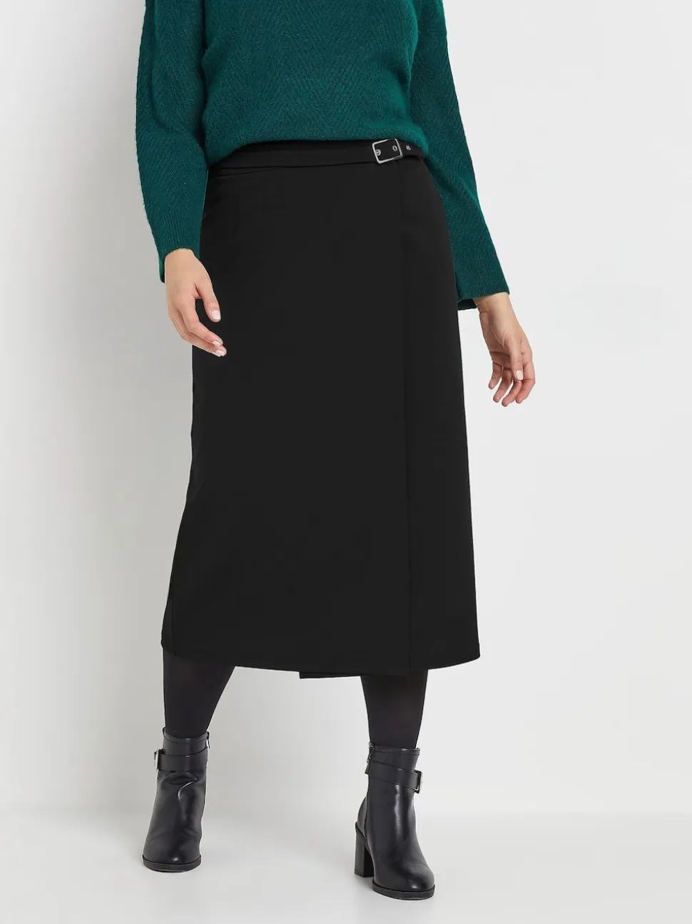 Jupes M&Co détail boucle mi-longues