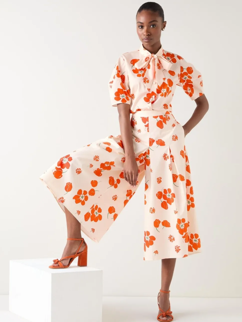 Jupes-culottes LK Bennett & Flora ivoire multicolore en coton plissé en satin fleuri