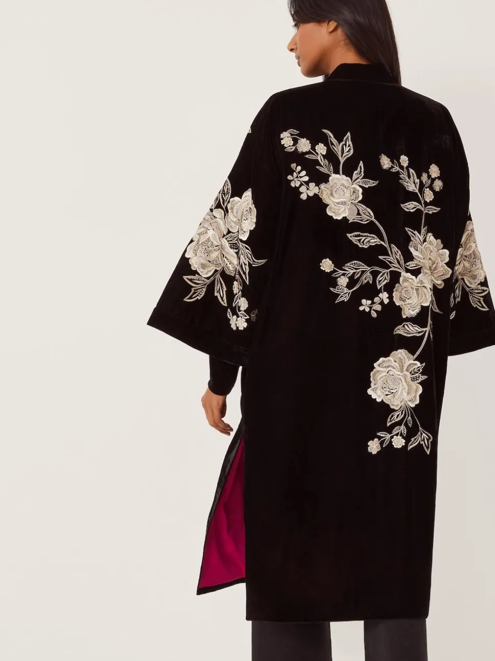Kimono Monsoon Fia en velours brodé fleuri