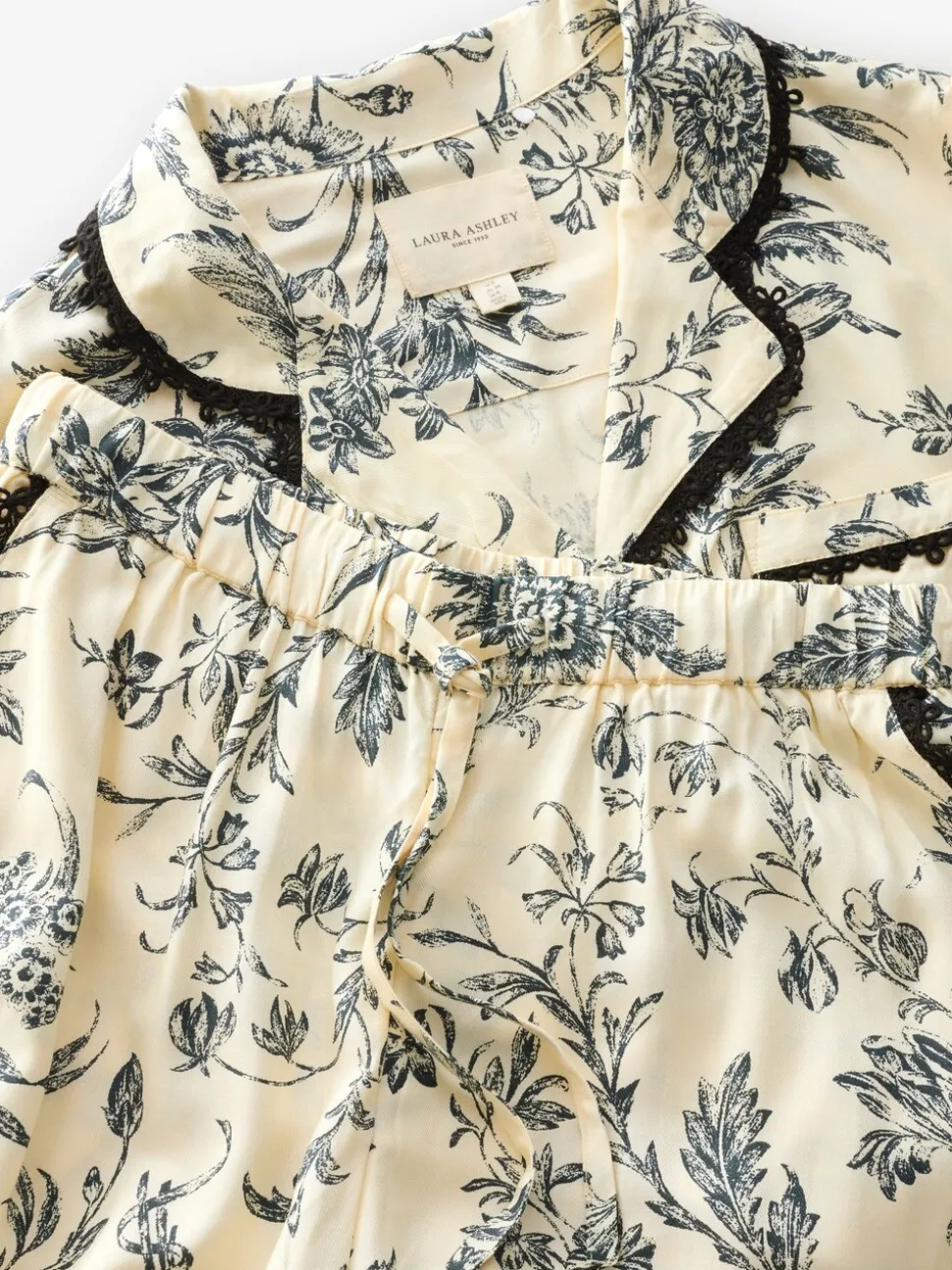 Laura Ashley pyjama boutonné en viscose