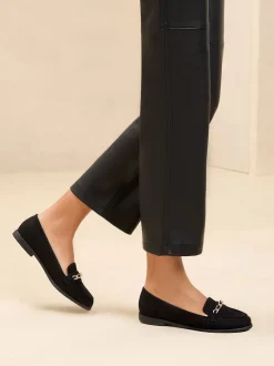 Lipsy Chaussures plates Slip On Chain Trim Faux suède Mocassins