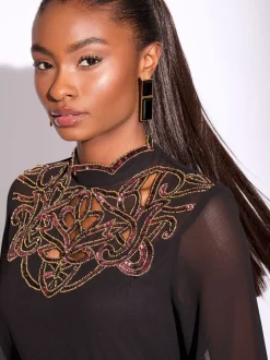 Lipsy Robe droite courte à manches longues avec ornements et découpes