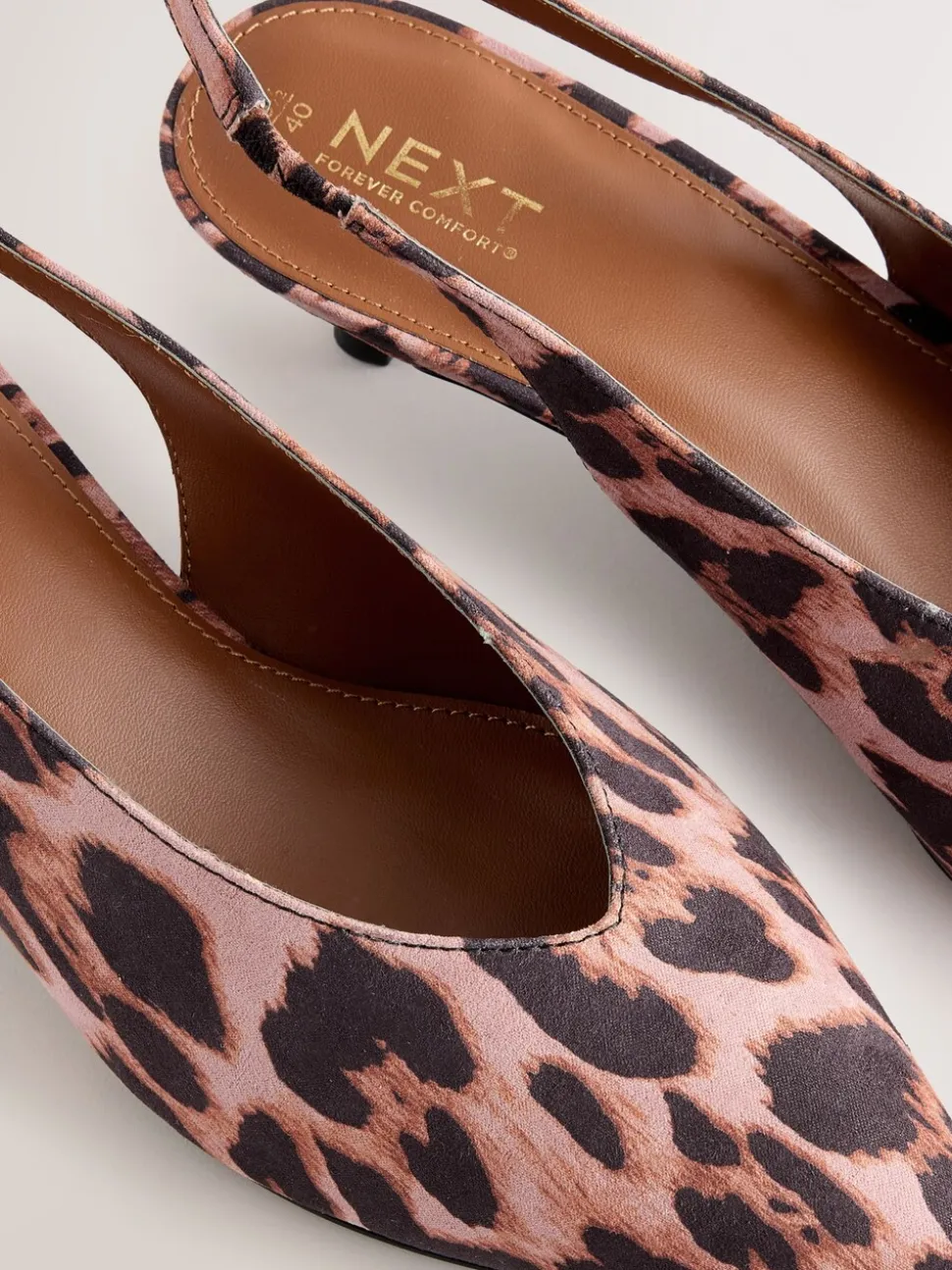 Léopard - Chaussures à talons chaton à bride arrière et bout pointu