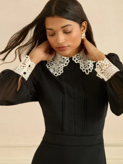 Love & Roses robe courte à col en dentelle