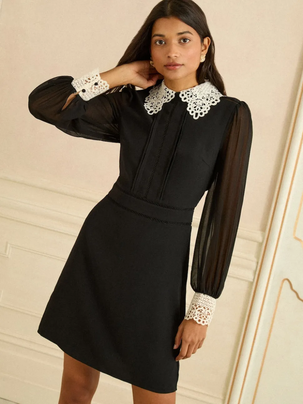 Love & Roses robe courte à col en dentelle