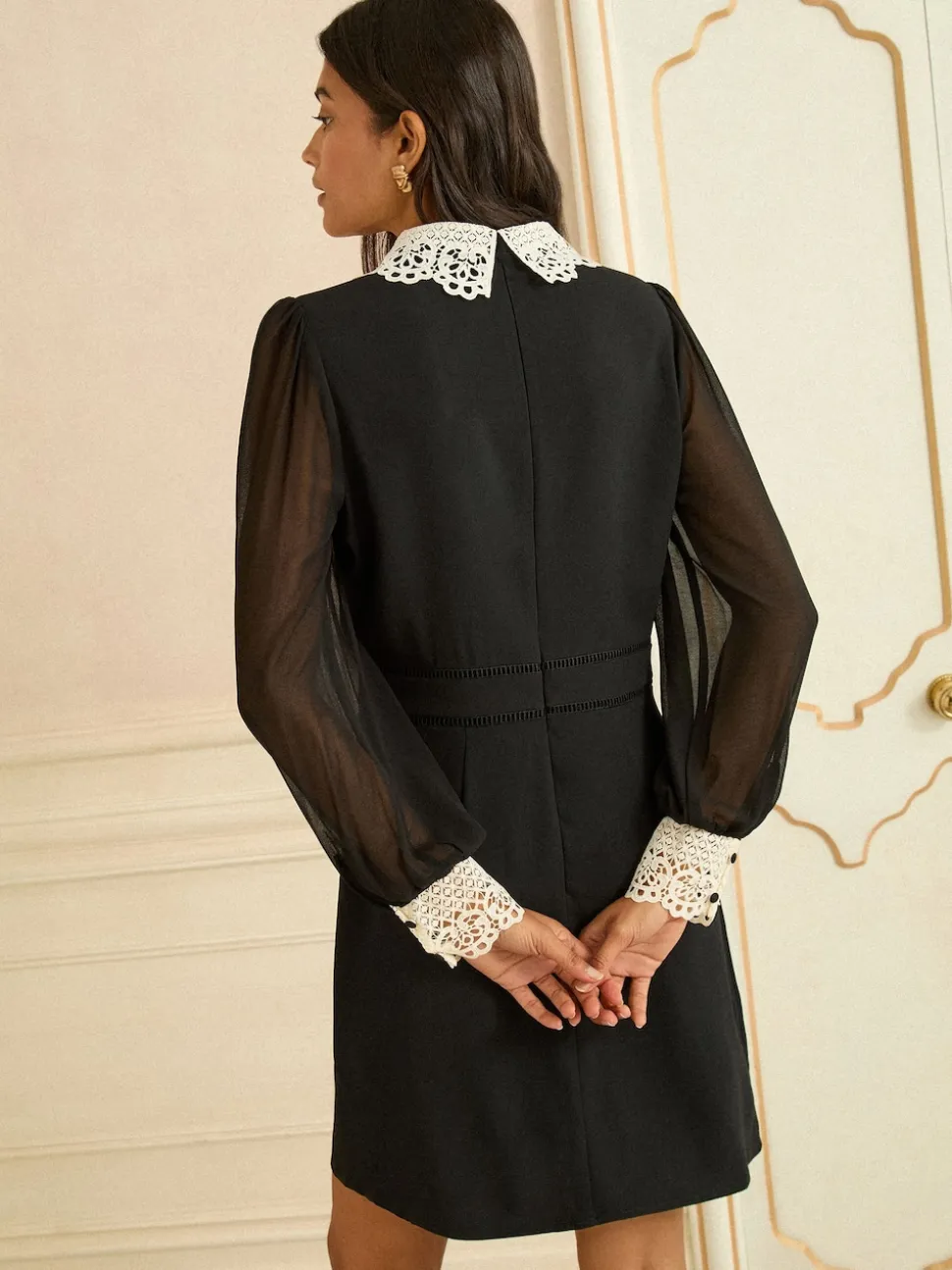 Love & Roses robe courte à col en dentelle