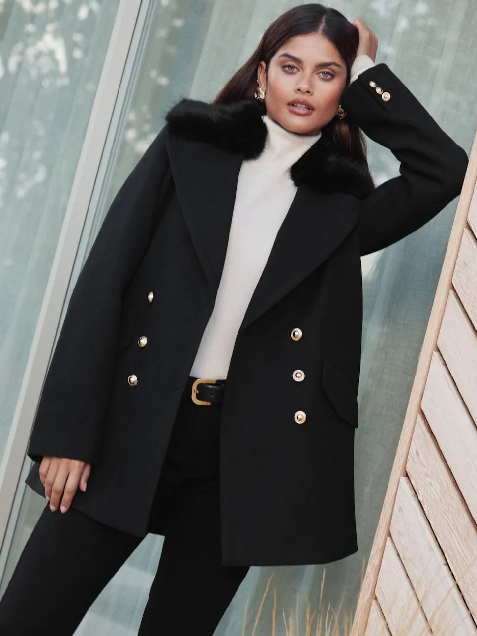 Manteau Lipsy Dolly avec col en fausse fourrure